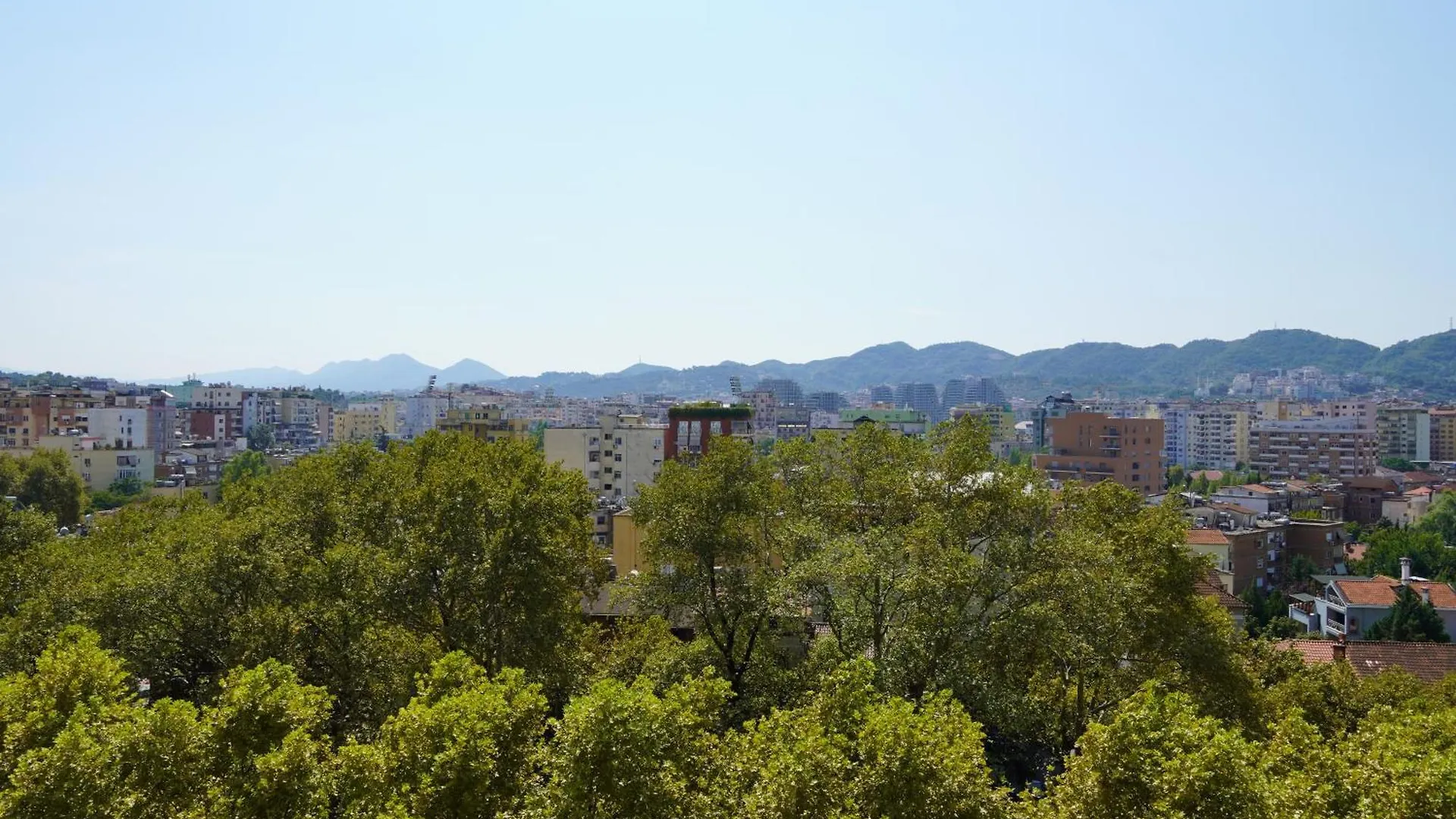 Panoramic Apartment 地拉那