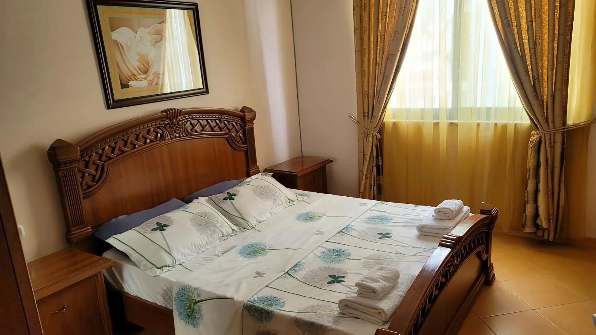 Panoramic Apartment 地拉那